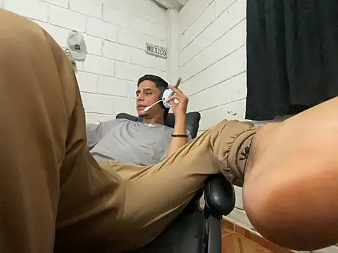 Max TheHorseDick online show from May 27, 2026, 1:57 am