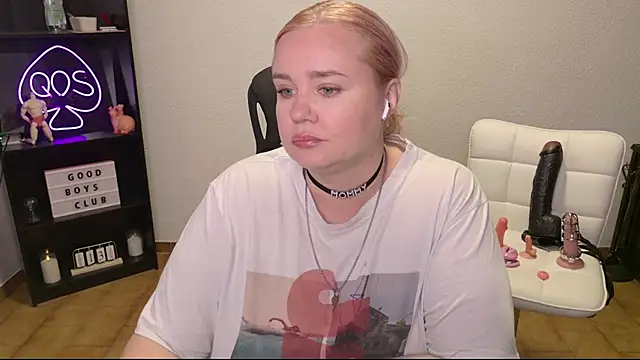 MargotGrey online show from June 14, 2026, 5:15 pm