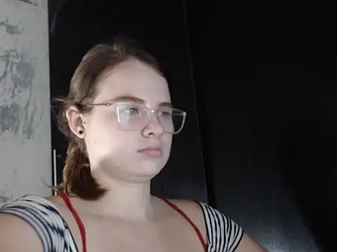 Snapshot of HellenMiyer1111 chatting on January 19, 2026, 4:00 pm HellenMiyer1111 online show from January 19, 2026, 4:00 pm