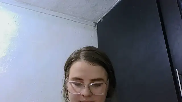 HellenMiyer1111 online show from May 28, 2026, 4:48 pm