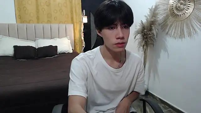 Elio-cam online show from November 15, 2025, 1:36 am