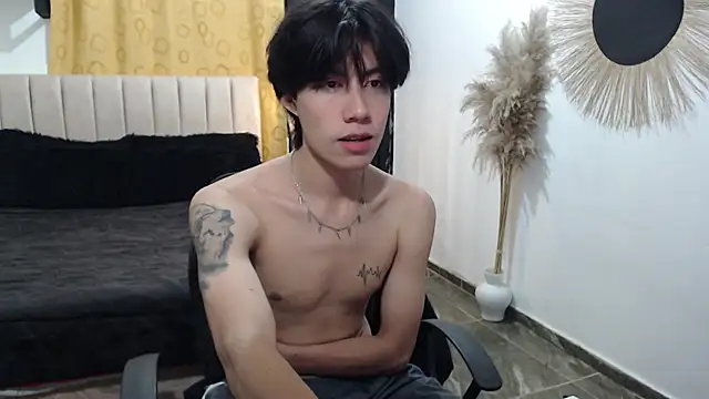 Elio-cam online show from March 5, 2026, 3:46 am