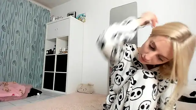 KenzieDawton online show from October 6, 2025, 8:06 pm