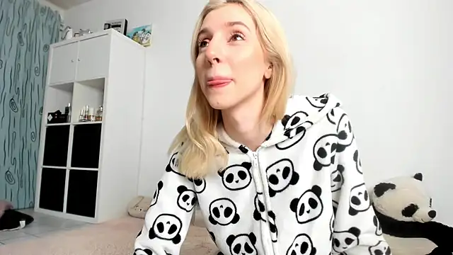 KenzieDawton online show from November 6, 2025, 4:46 am