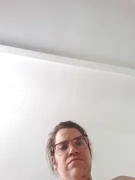 karlythothxh online show from November 3, 2025, 1:56 pm