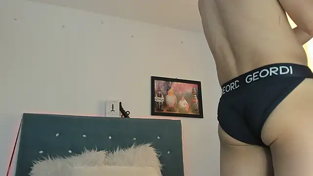 Snapshot of Max_and_Peter chatting on March 7, 2025, 6:43 pm Max and Peter online show from March 7, 2025, 6:43 pm