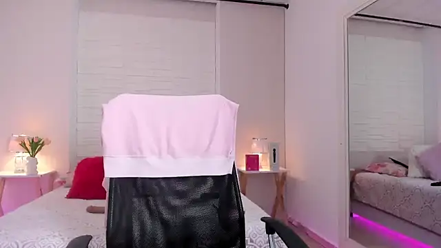 Snapshot of SophiaaStone chatting on March 28, 2026, 12:05 pm SophiaaStone online show from March 28, 2026, 12:05 pm