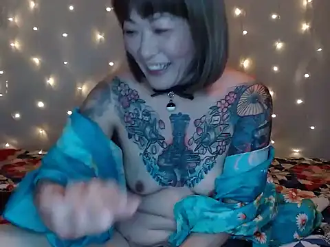 Snapshot of Megumi81 chatting on March 13, 2025, 12:27 am Megumi81 online show from March 13, 2025, 12:27 am