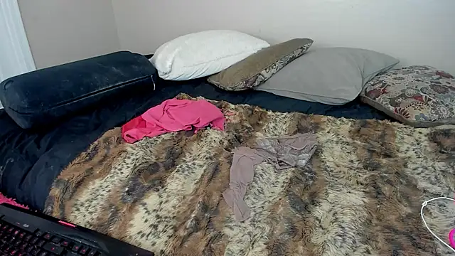 Lourdesnoirxh online show from September 18, 2025, 2:57 am