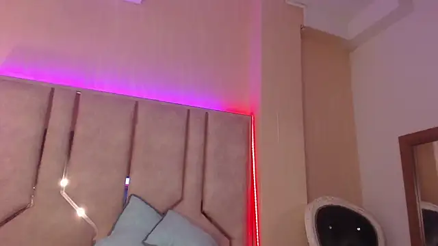 ChantalPetit online show from February 7, 2026, 3:05 pm