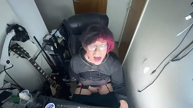 Snapshot of ecd011 chatting on March 16, 2025, 4:20 am ecd011 online show from March 16, 2025, 4:20 am