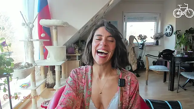 Snapshot of tinny_williams chatting on March 12, 2026, 8:31 am tinny williams online show from March 12, 2026, 8:31 am