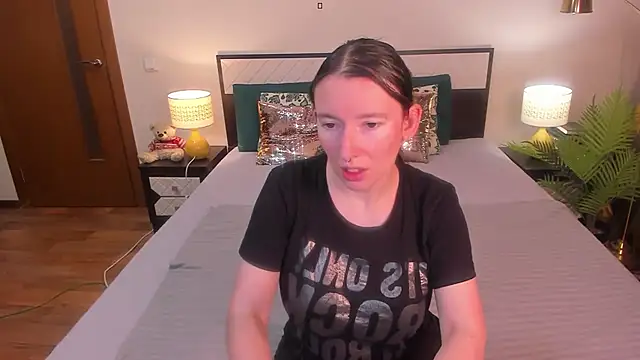 CatherineWalls online show from July 5, 2026, 2:40 am