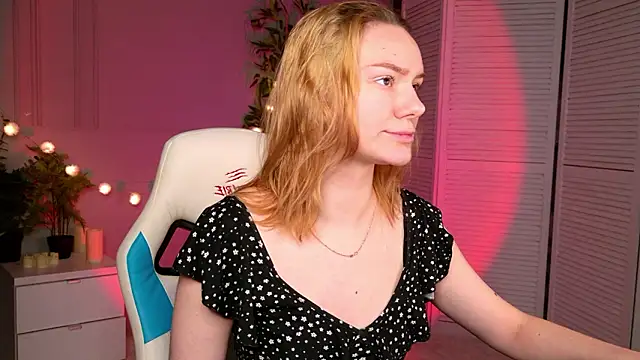 Snapshot of Ramona___ chatting on March 19, 2026, 6:17 am Ramona online show from March 19, 2026, 6:17 am