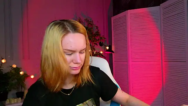 Snapshot of Ramona___ chatting on March 25, 2026, 6:19 am Ramona online show from March 25, 2026, 6:19 am