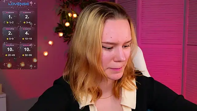 Snapshot of Ramona___ chatting on March 27, 2026, 8:26 am Ramona online show from March 27, 2026, 8:26 am