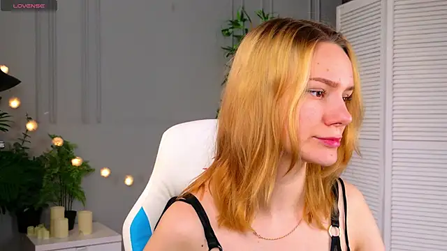 Snapshot of Ramona___ chatting on April 1, 2026, 1:34 pm Ramona online show from April 1, 2026, 1:34 pm