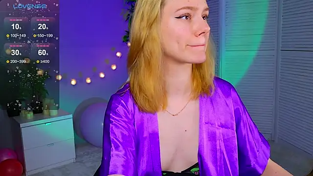 Snapshot of Ramona___ chatting on April 5, 2026, 1:41 pm Ramona online show from April 5, 2026, 1:41 pm