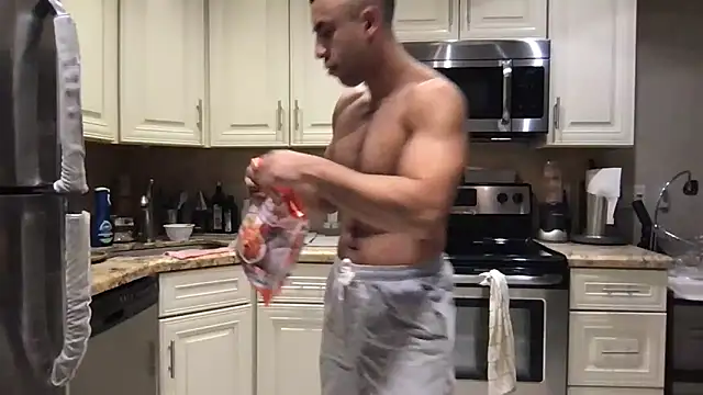 Snapshot of BigGuyMuscle chatting on July 2, 2026, 2:00 am BigGuyMuscle online show from July 2, 2026, 2:00 am