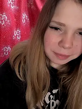 Snapshot of Zuli_Kiska chatting on February 8, 2026, 9:29 pm Zuli Kiska online show from February 8, 2026, 9:29 pm