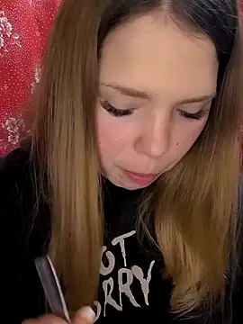 Snapshot of Zuli_Kiska chatting on February 23, 2026, 10:40 pm Zuli Kiska online show from February 23, 2026, 10:40 pm