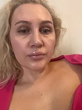 YourBlondee online show from March 10, 2026, 4:06 am