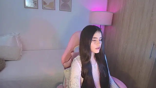 iriswest  online show from September 24, 2025, 11:41 pm