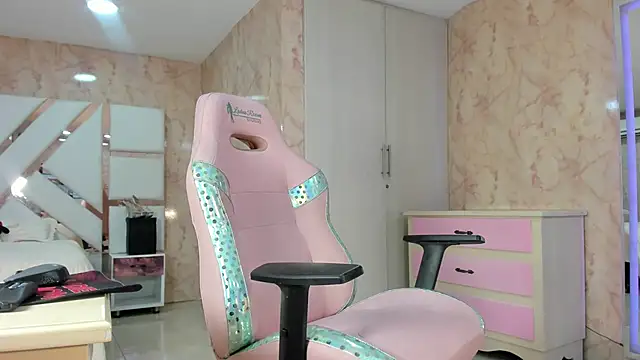 Snapshot of WowAna chatting on March 12, 2025, 12:15 pm WowAna online show from March 12, 2025, 12:15 pm