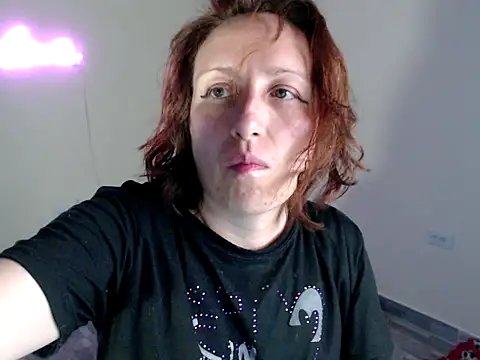 kittykalor09 online show from April 12, 2026, 10:37 pm