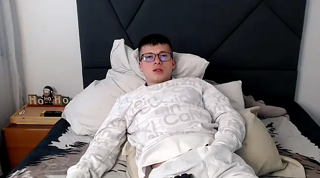 MathewCollin online show from February 3, 2025, 3:27 pm