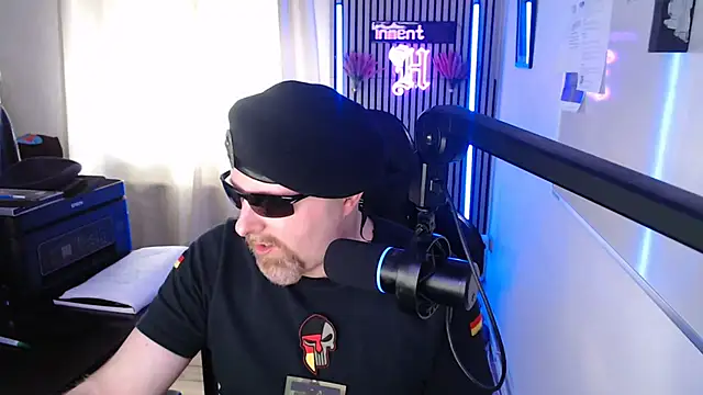 Snapshot of DerPornoPete chatting on June 14, 2026, 6:43 pm DerPornoPete online show from June 14, 2026, 6:43 pm