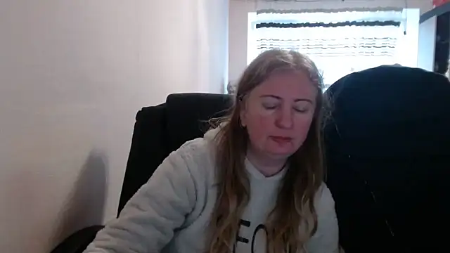 Snapshot of PeterAndJen chatting on March 12, 2026, 6:19 am PeterAndJen online show from March 12, 2026, 6:19 am