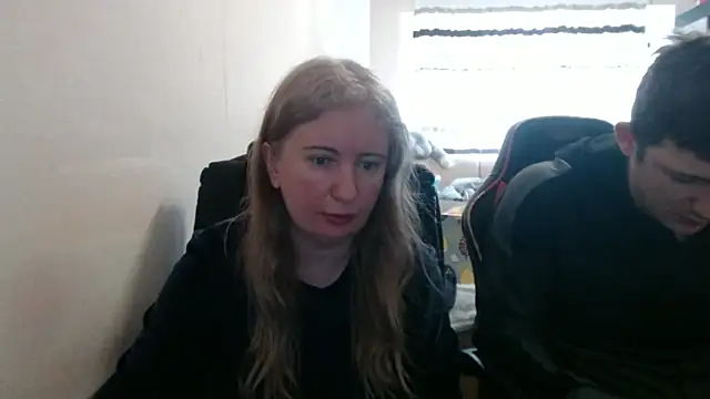 Snapshot of PeterAndJen chatting on April 1, 2026, 1:41 pm PeterAndJen online show from April 1, 2026, 1:41 pm