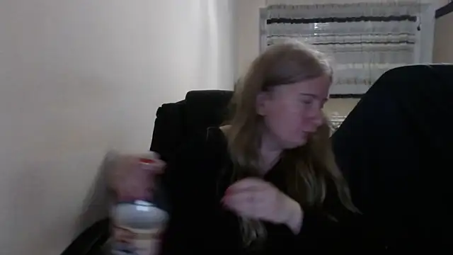 Snapshot of PeterAndJen chatting on April 3, 2026, 5:44 pm PeterAndJen online show from April 3, 2026, 5:44 pm