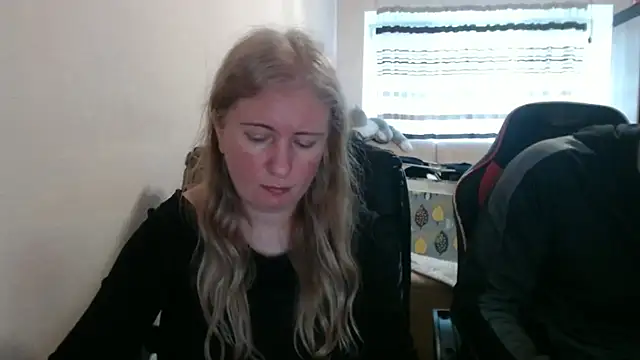 Snapshot of PeterAndJen chatting on April 5, 2026, 6:05 pm PeterAndJen online show from April 5, 2026, 6:05 pm