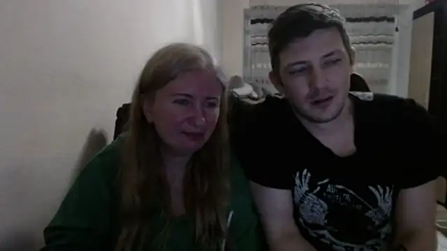 Snapshot of PeterAndJen chatting on April 15, 2026, 7:58 pm PeterAndJen online show from April 15, 2026, 7:58 pm