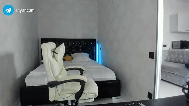  in yan online show from March 18, 2025, 5:20 am