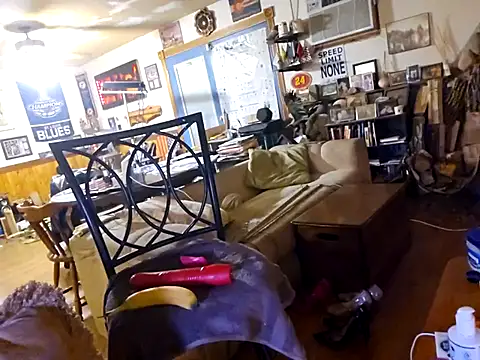 Snapshot of CROSSCOUNTRY1 chatting on January 7, 2025, 1:28 am CROSSCOUNTRY1 online show from January 7, 2025, 1:28 am