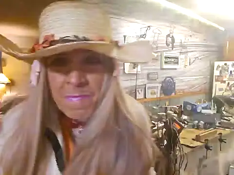 Snapshot of CROSSCOUNTRY1 chatting on January 13, 2025, 9:30 am CROSSCOUNTRY1 online show from January 13, 2025, 9:30 am