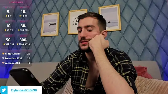 Snapshot of Dylan_Best chatting on March 18, 2025, 8:36 am Dylan Best online show from March 18, 2025, 8:36 am