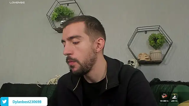 Snapshot of Dylan_Best chatting on October 16, 2025, 12:22 am Dylan Best online show from October 16, 2025, 12:22 am
