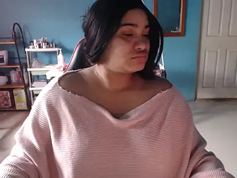 Hilarybunnyy online show from June 13, 2026, 6:39 pm