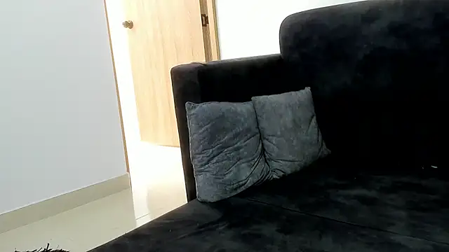 Sarah Jhonson online show from April 16, 2026, 7:58 pm