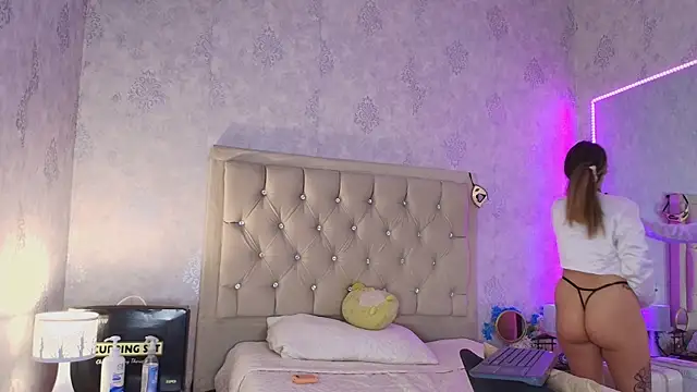 nini love01 online show from April 4, 2026, 4:00 am