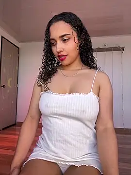 Snapshot of Lucy_Marin chatting on January 4, 2025, 1:53 pm Lucy Marin online show from January 4, 2025, 1:53 pm