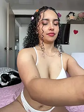 Snapshot of Lucy_Marin chatting on February 19, 2025, 4:55 pm Lucy Marin online show from February 19, 2025, 4:55 pm