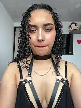 Snapshot of Lucy_Marin chatting on March 7, 2025, 3:39 pm Lucy Marin online show from March 7, 2025, 3:39 pm