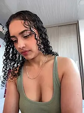Snapshot of Lucy_Marin chatting on March 20, 2025, 3:25 pm Lucy Marin online show from March 20, 2025, 3:25 pm