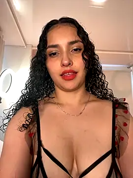 Snapshot of Lucy_Marin chatting on September 12, 2025, 5:35 pm Lucy Marin online show from September 12, 2025, 5:35 pm