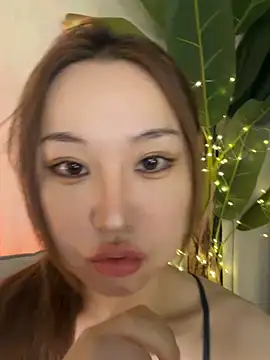 Snapshot of sphynx-_- chatting on October 28, 2025, 10:08 am sphynx- - online show from October 28, 2025, 10:08 am